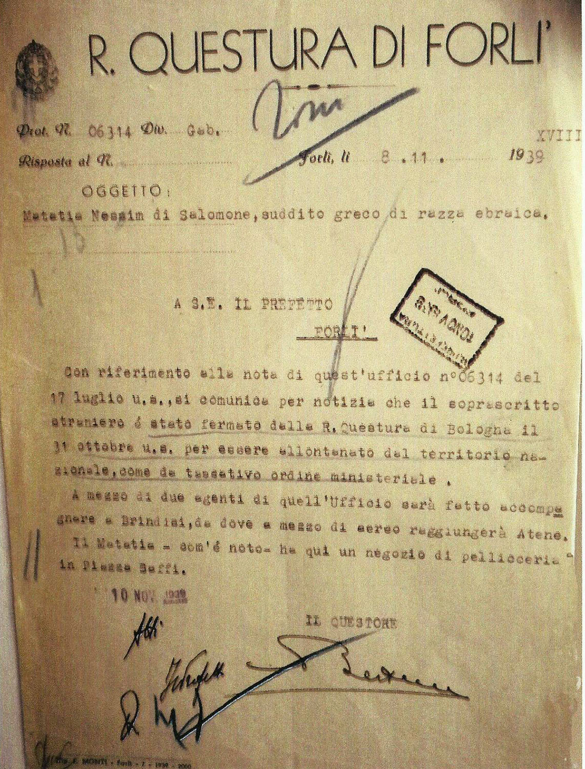 Il documento con cui il questore di Forlì informa il Prefetto di Forlì dell’espulsione dall’Italia di Nissim Matatia, il 10 novembre 1939. Da : http://resistenzamappe.it/forli/fc_ebrei/fc_pellicceria_matatia#fc_pellicceria_matatia-2