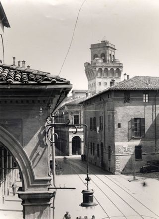 Scorcio della Casa dello studente, vista dalla attuale Piazza Verdi, dove avvenne l'attentato a Facchini. Foto dell'Archivio storico Unibo.
